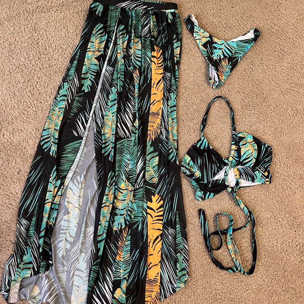 Tropical Leaf Print Bikini Set with Cover-Up